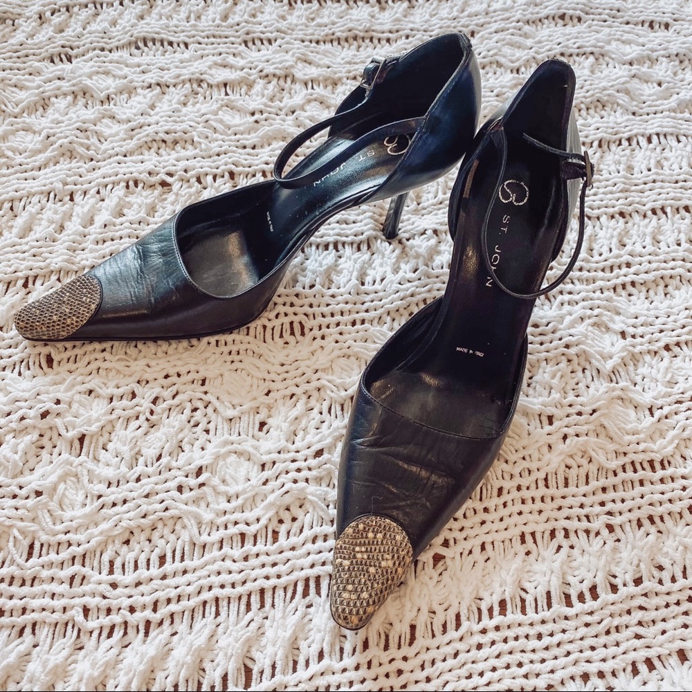 3/$35 St. John black pointed toe snakeskin heel
